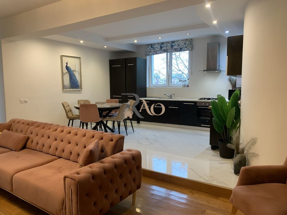 Apartament spatios, 3 camere, LUX, garaj, zona Alverna-Gheorgheni!