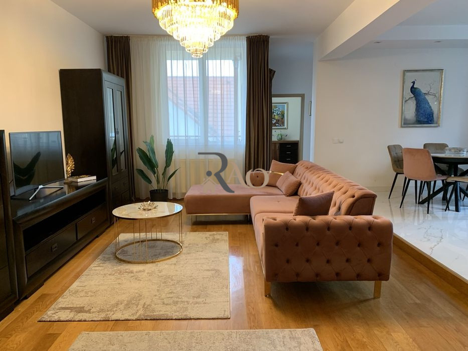 Apartament spatios, 3 camere, LUX, garaj, zona Alverna-Gheorgheni!