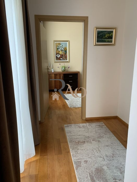 Apartament spatios, 3 camere, LUX, garaj, zona Alverna-Gheorgheni!
