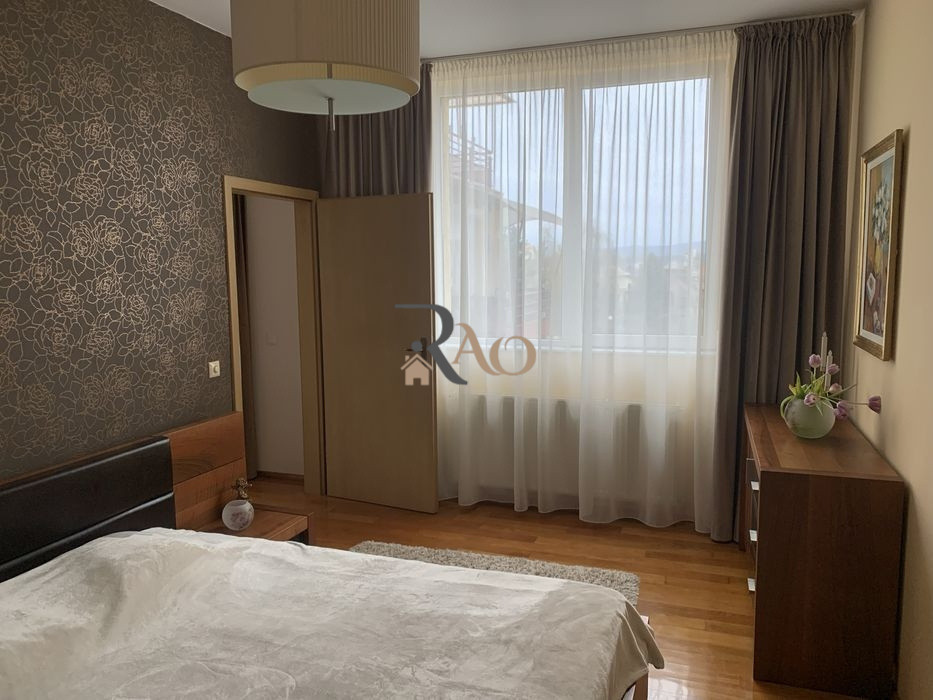 Apartament spatios, 3 camere, LUX, garaj, zona Alverna-Gheorgheni!