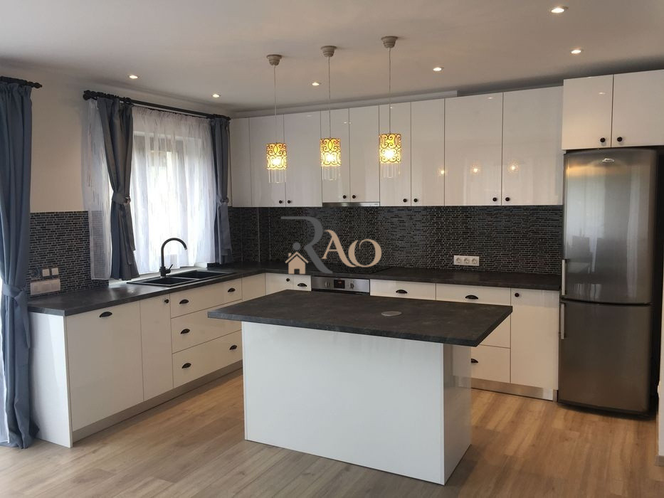 Duplex la cheie de inchiriat, 4 camere, 135mp, teren de 200mp, zona Borhanci!
