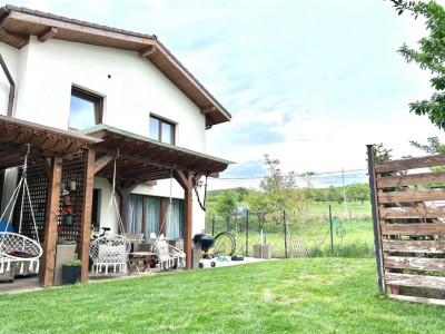 Duplex la cheie de inchiriat, 4 camere, 135mp, teren de 200mp, zona Borhanci!