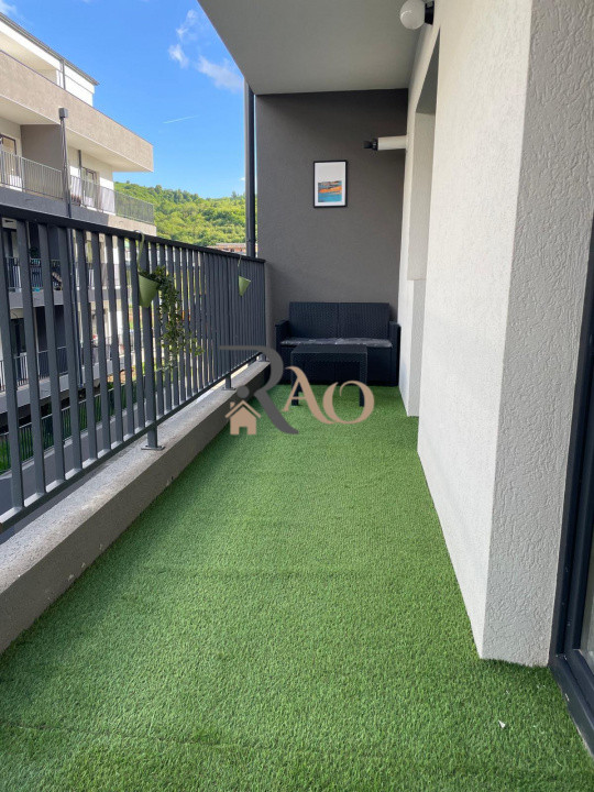 Apartament NOU, LUX, 3 camere, terasa, garaj, zona Terra!