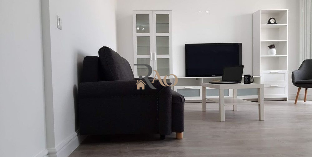 Apartament la curte privata, 2 camere, garaj, zona Piata 1 Mai!