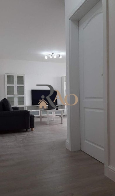 Apartament la curte privata, 2 camere, garaj, zona Piata 1 Mai!