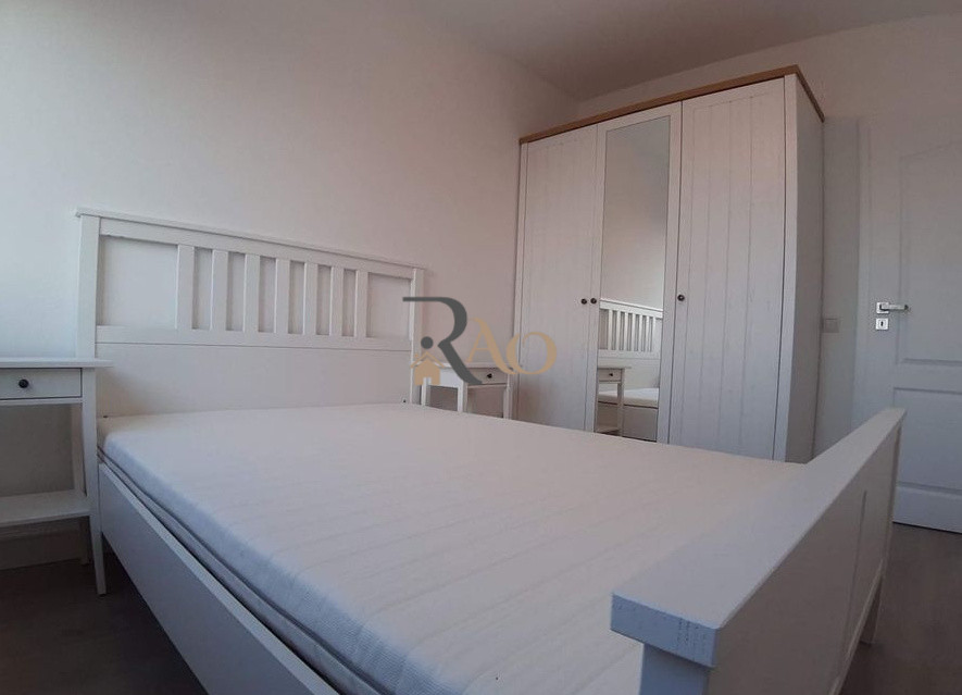 Apartament la curte privata, 2 camere, garaj, zona Piata 1 Mai!