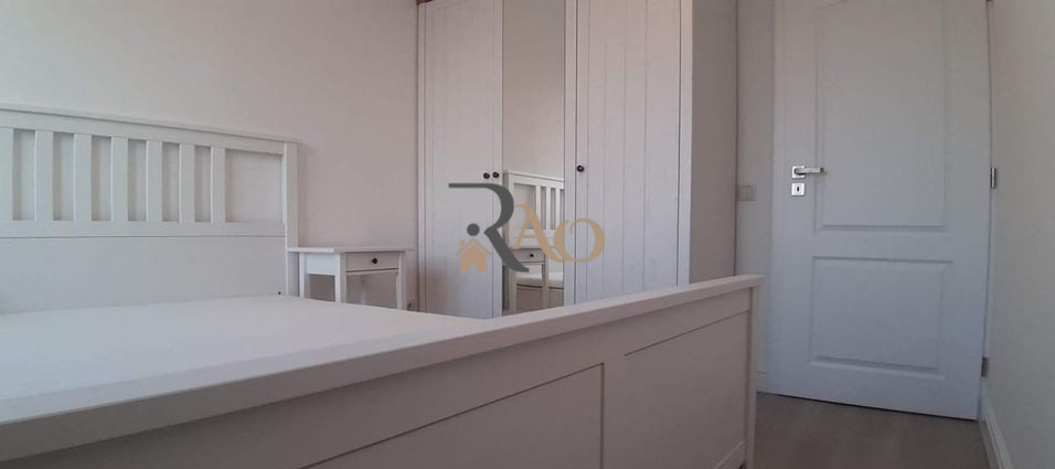 Apartament la curte privata, 2 camere, garaj, zona Piata 1 Mai!