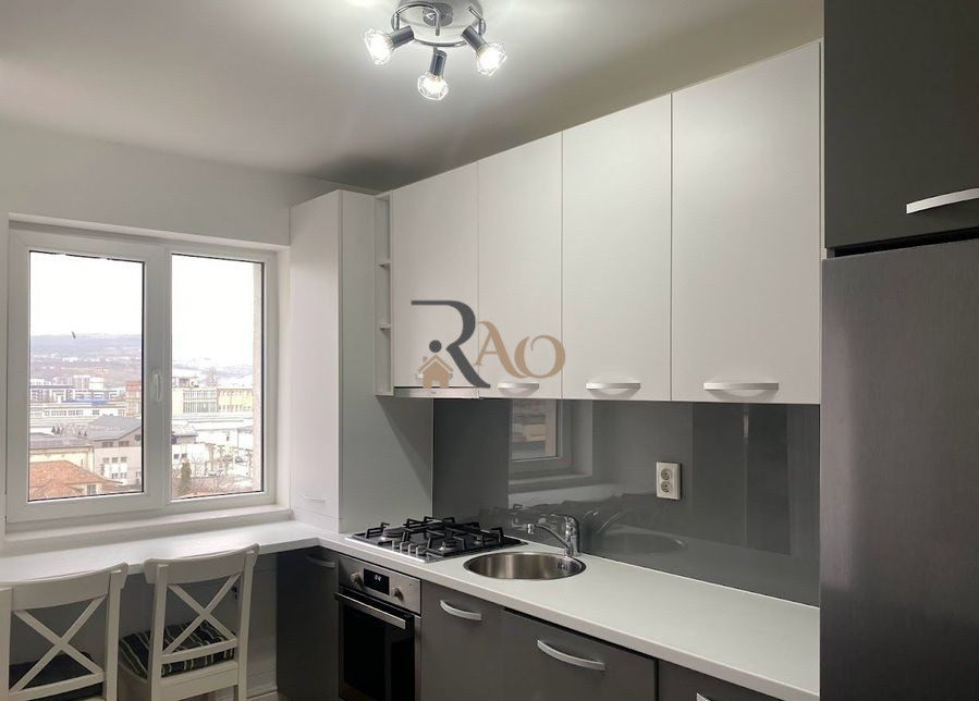 Apartament la curte privata, 2 camere, garaj, zona Piata 1 Mai!