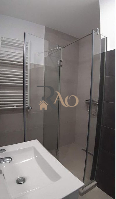 Apartament la curte privata, 2 camere, garaj, zona Piata 1 Mai!