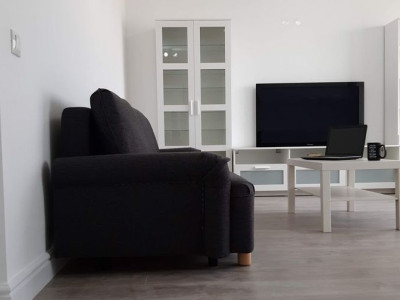 Apartament la curte privata, 2 camere, garaj, zona Piata 1 Mai!