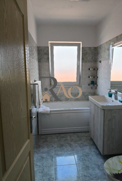 Apartament modern, 2 camere, A.C, parcare, zona Iulius Mall!