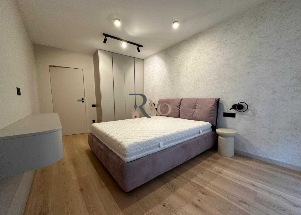 Apartament LUX, 2 camere, balcon, A.C, zona FSEGA!