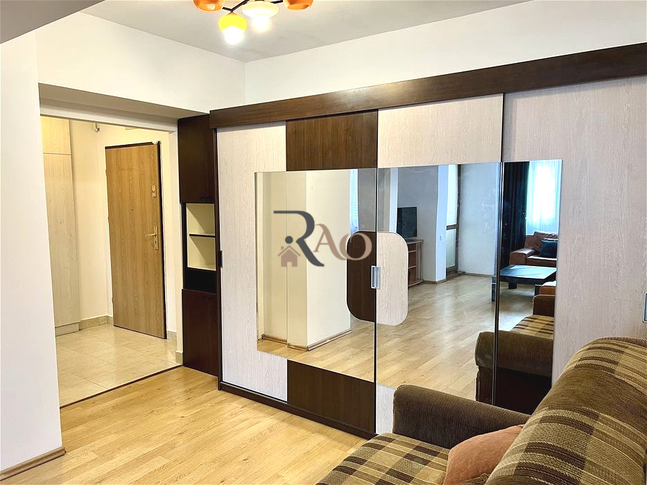 Apartament cu 2 camere, 58mp, balcon, zona Nasaud-Centru!