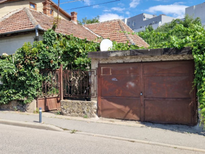OPORTUNITATE! Casă demolabilă cu teren 251 mp – zonă Între Lacuri, Cluj-Napoca!