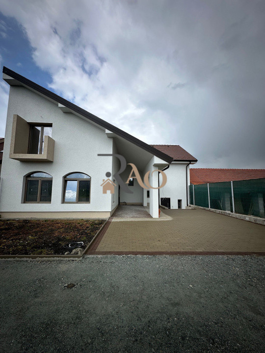 🏡 Casă individuală 7 camere | 3 băi | 216.61 mp utili | Șura Mică!