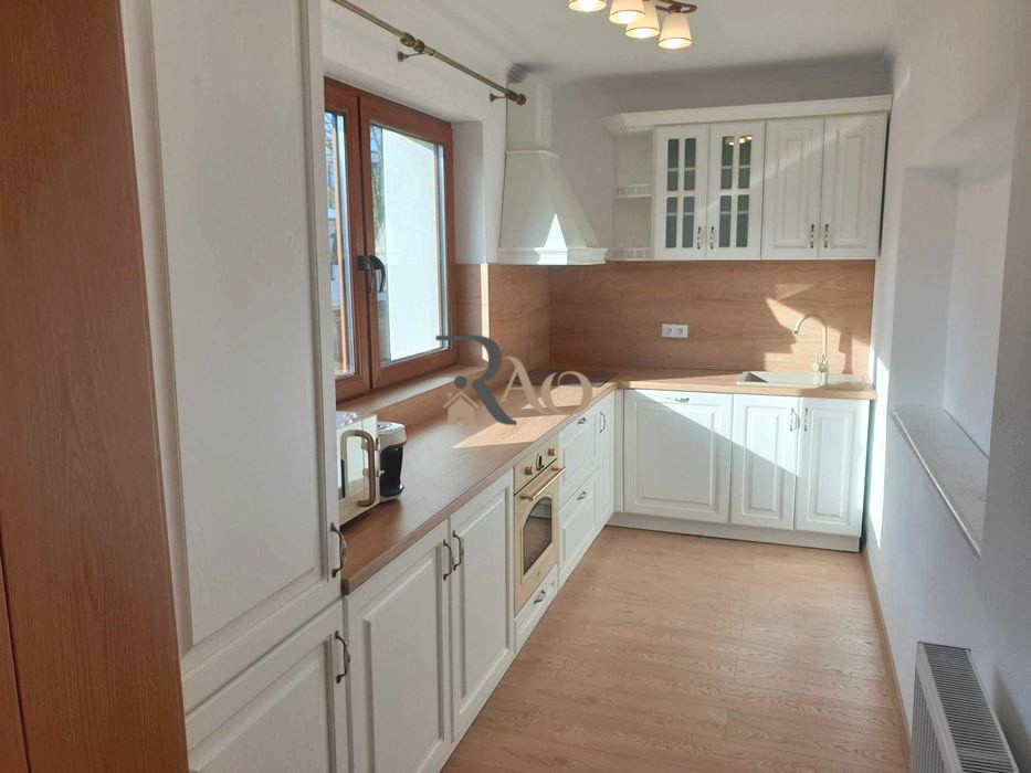 Apartament la casă, 3 camere 🏡 | Curte proprie 105 mp 🌿 | Garaj| Sub Arini!