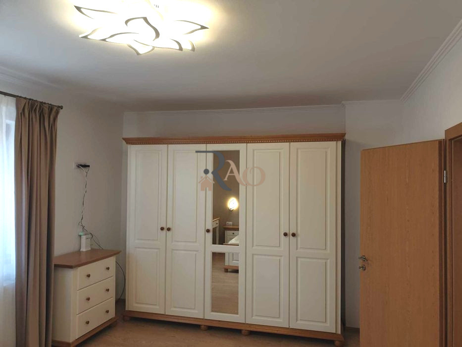 Apartament la casă, 3 camere 🏡 | Curte proprie 105 mp 🌿 | Garaj| Sub Arini!