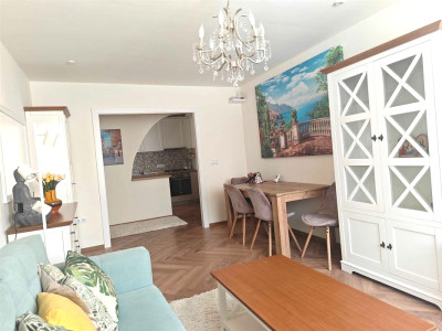 Apartament în vilă, 2 camere decomandate, de închiriat – Ștrand- Parc Sub Arini!
