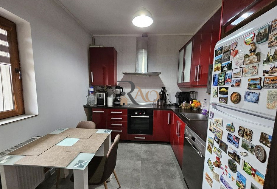 Apartament la vilă cu 3 camere, curte de 147 mp și 2 parcari, zona Arhitectilor!
