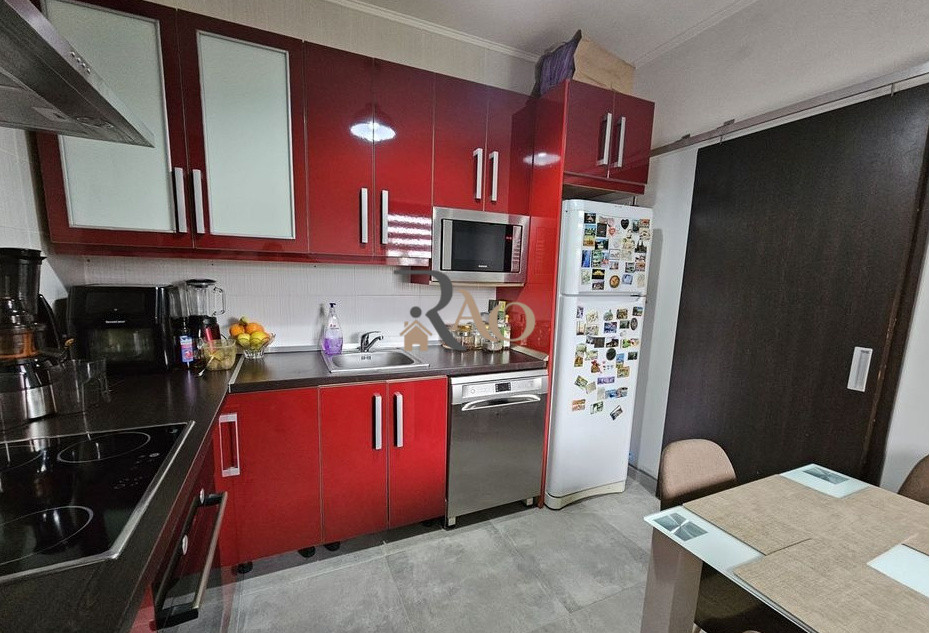 Apartament la vilă cu 3 camere, curte de 147 mp și 2 parcari, zona Arhitectilor!