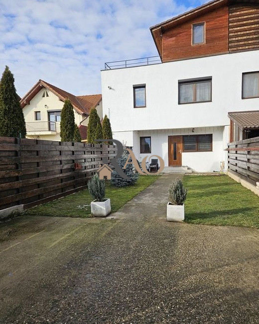 Apartament la vilă cu 3 camere, curte de 147 mp și 2 parcari, zona Arhitectilor!