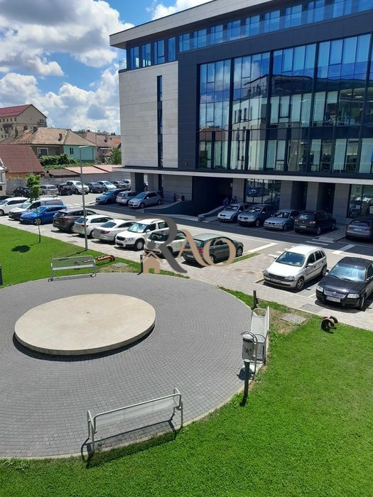 Apartament 3 camere decomandat |70 mp + balcon 10 mp | Parcare| Complex Cibinium