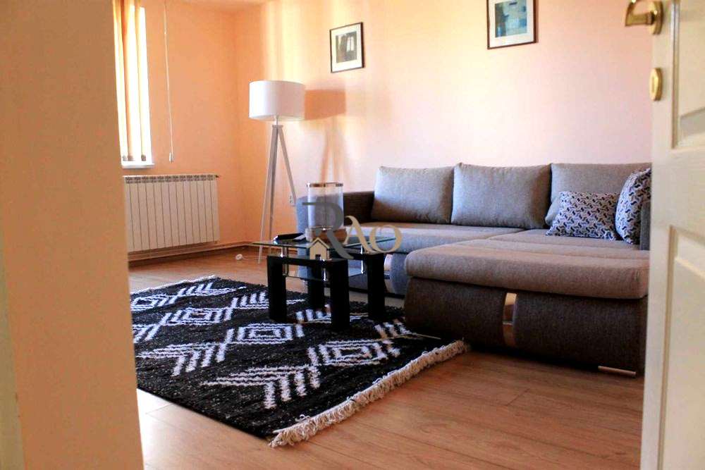 Apartament 3 camere, decomandat, 80 mp, balcon, Zona Centrală, Str. Constituției