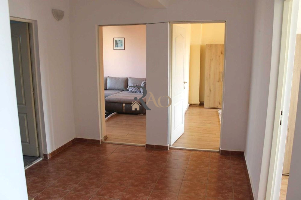 Apartament 3 camere, decomandat, 80 mp, balcon, Zona Centrală, Str. Constituției