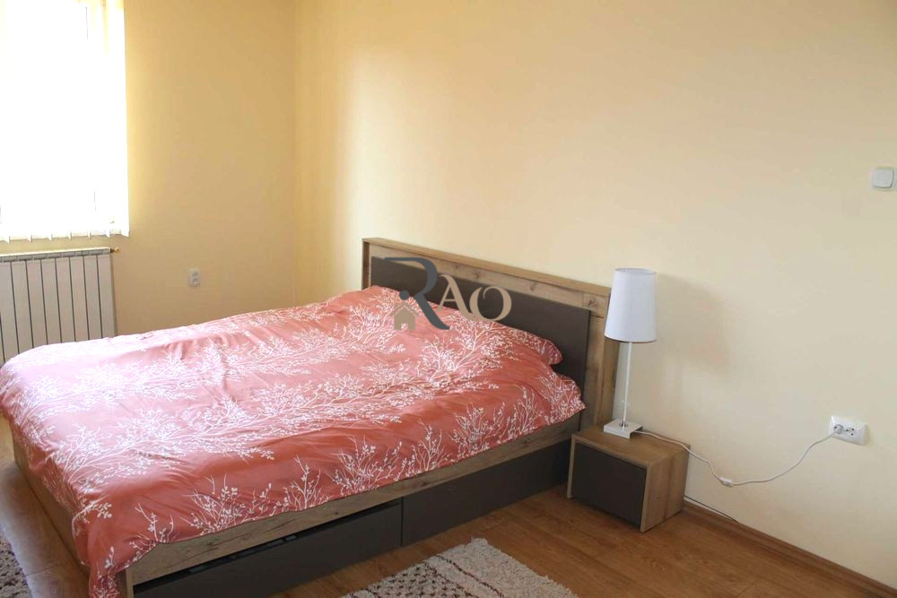 Apartament 3 camere, decomandat, 80 mp, balcon, Zona Centrală, Str. Constituției
